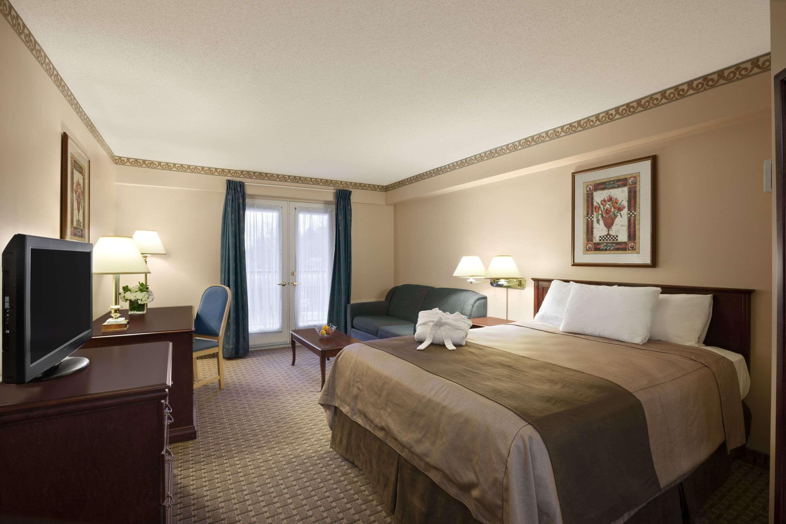 Travelodge By Wyndham Ottawa West Exterior foto