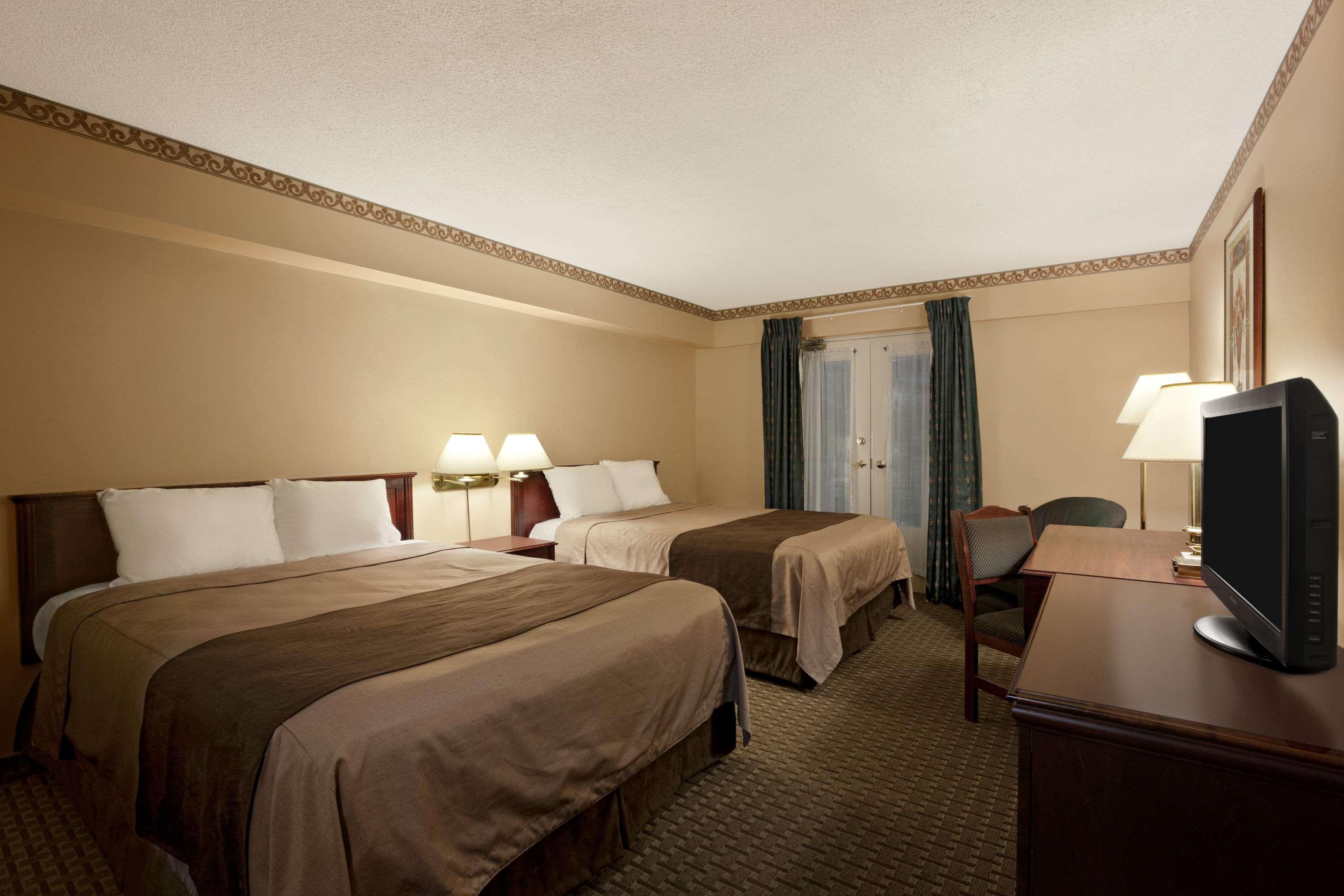 Travelodge By Wyndham Ottawa West Exterior foto